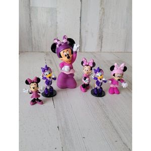 Disney best friends Daisy Duck Minnie Mouse race car track playset toy figure